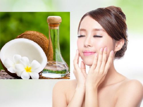 Massage da mặt với dầu dừa